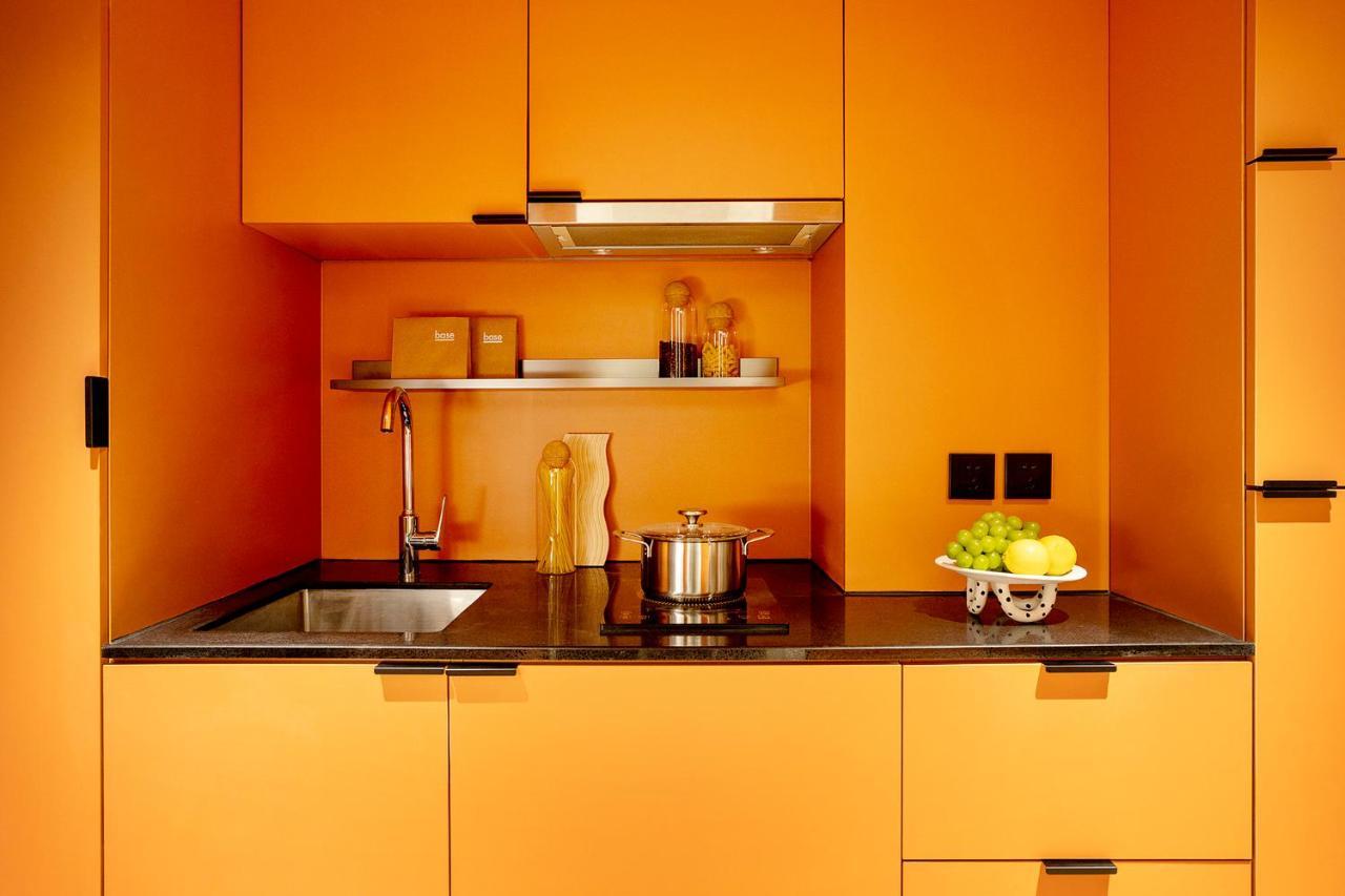 Base-Beijing Wangfujing Serviced Apartment- In Hutong &Bike Rental &Close To Forbidden City, Tian'Anmen Square &Subway Nearby &Free Coffee &Washing Machine,Kitchen &Restaurant Discount &English Speaking &High Speed Free Wifi Экстерьер фото A typical kitchen