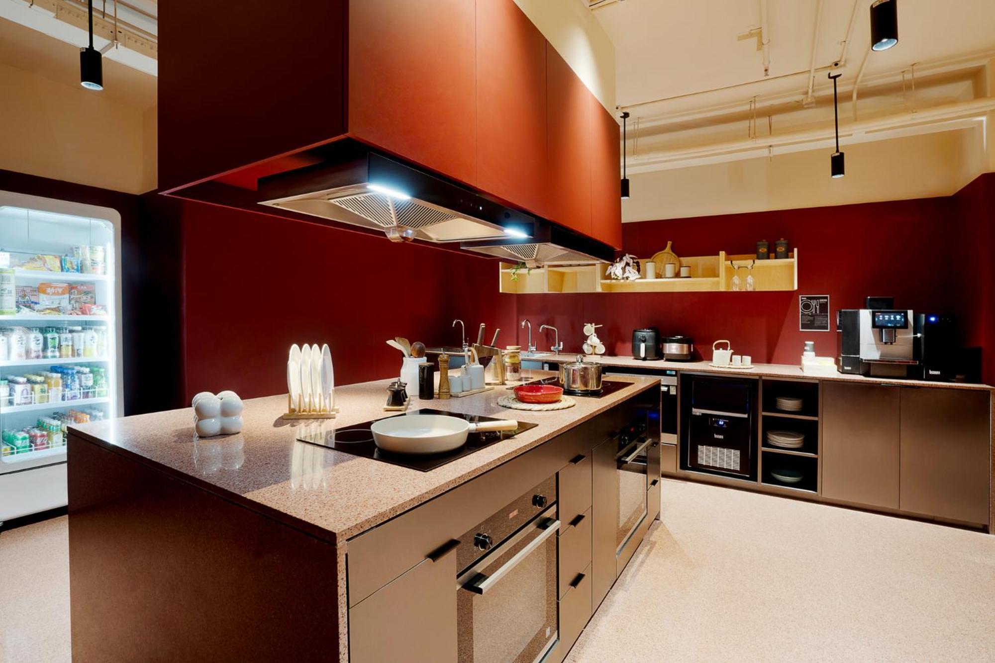 Base-Beijing Wangfujing Serviced Apartment- In Hutong &Bike Rental &Close To Forbidden City, Tian'Anmen Square &Subway Nearby &Free Coffee &Washing Machine,Kitchen &Restaurant Discount &English Speaking &High Speed Free Wifi Экстерьер фото A typical kitchen