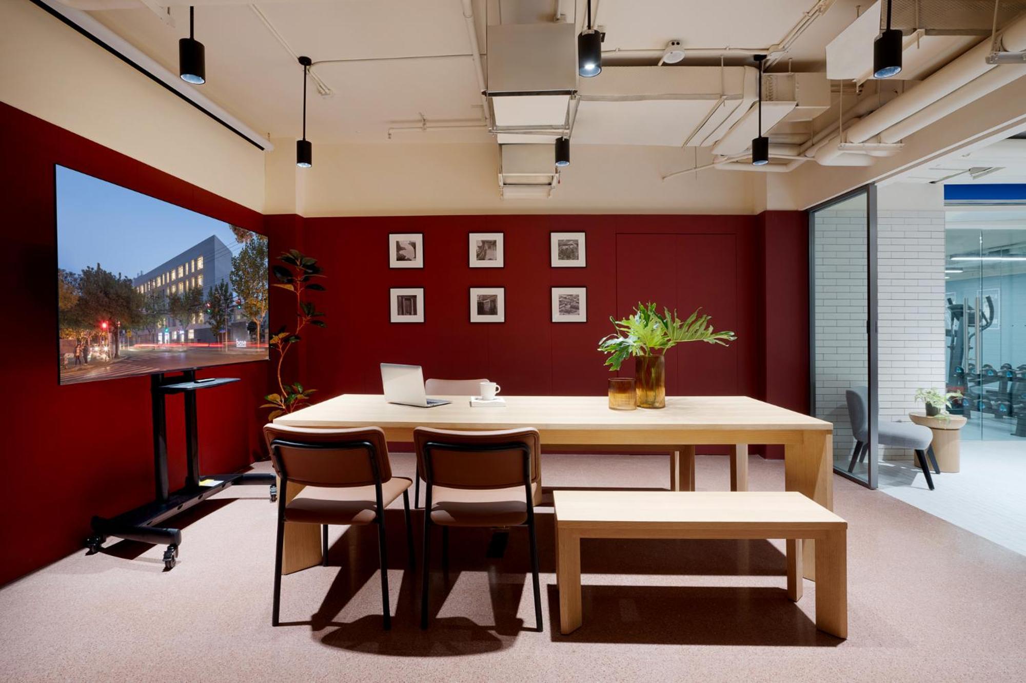 Base-Beijing Wangfujing Serviced Apartment- In Hutong &Bike Rental &Close To Forbidden City, Tian'Anmen Square &Subway Nearby &Free Coffee &Washing Machine,Kitchen &Restaurant Discount &English Speaking &High Speed Free Wifi Экстерьер фото The interior of the library