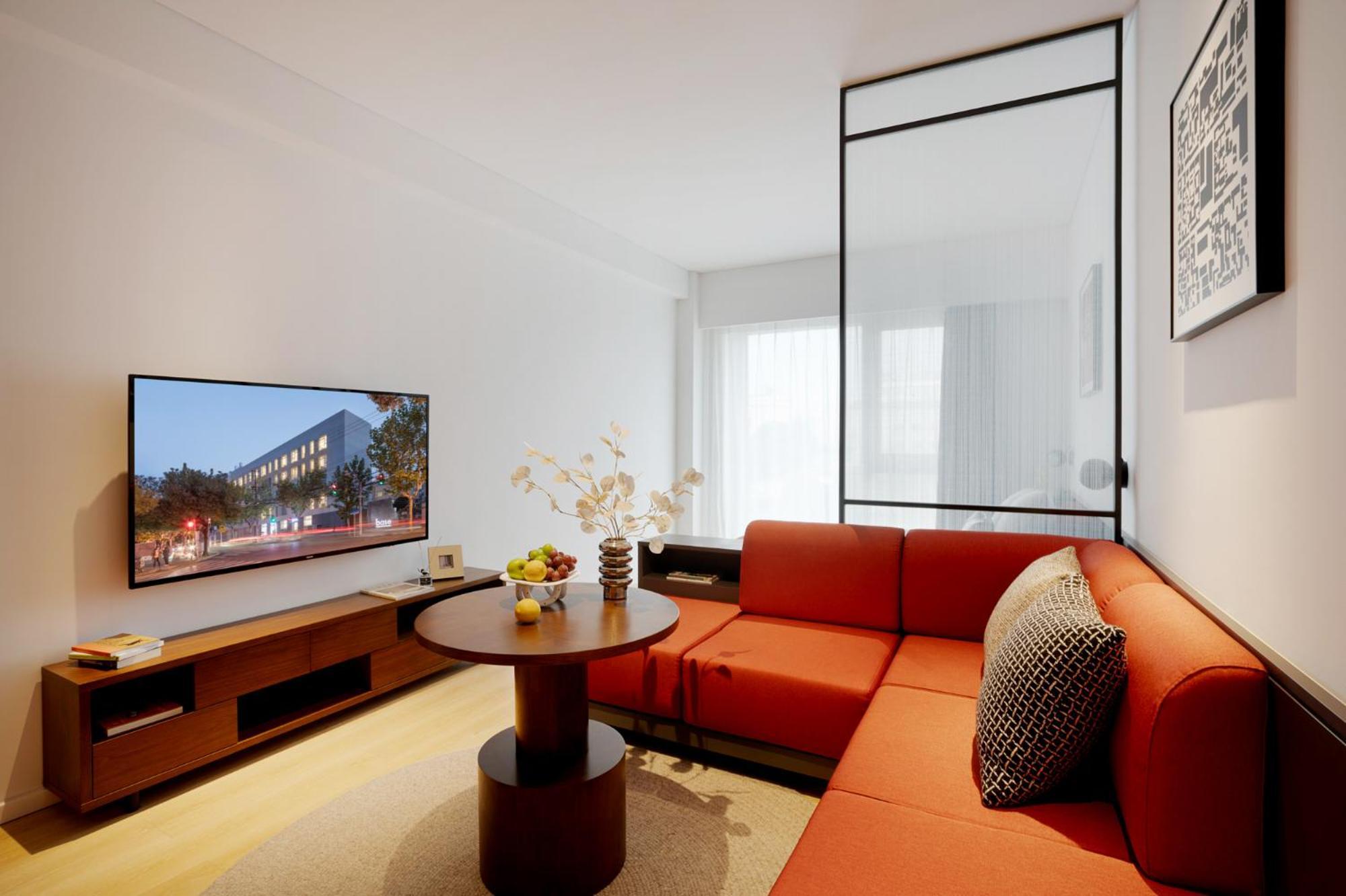 Base-Beijing Wangfujing Serviced Apartment- In Hutong &Bike Rental &Close To Forbidden City, Tian'Anmen Square &Subway Nearby &Free Coffee &Washing Machine,Kitchen &Restaurant Discount &English Speaking &High Speed Free Wifi Экстерьер фото Living room