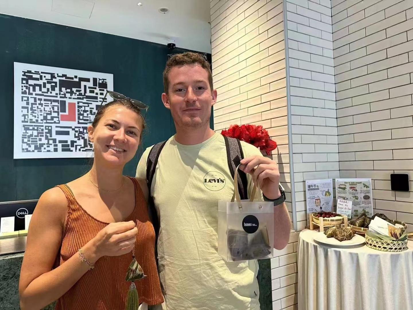 Base-Beijing Wangfujing Serviced Apartment- In Hutong &Bike Rental &Close To Forbidden City, Tian'Anmen Square &Subway Nearby &Free Coffee &Washing Machine,Kitchen &Restaurant Discount &English Speaking &High Speed Free Wifi Экстерьер фото Visitors to the museum