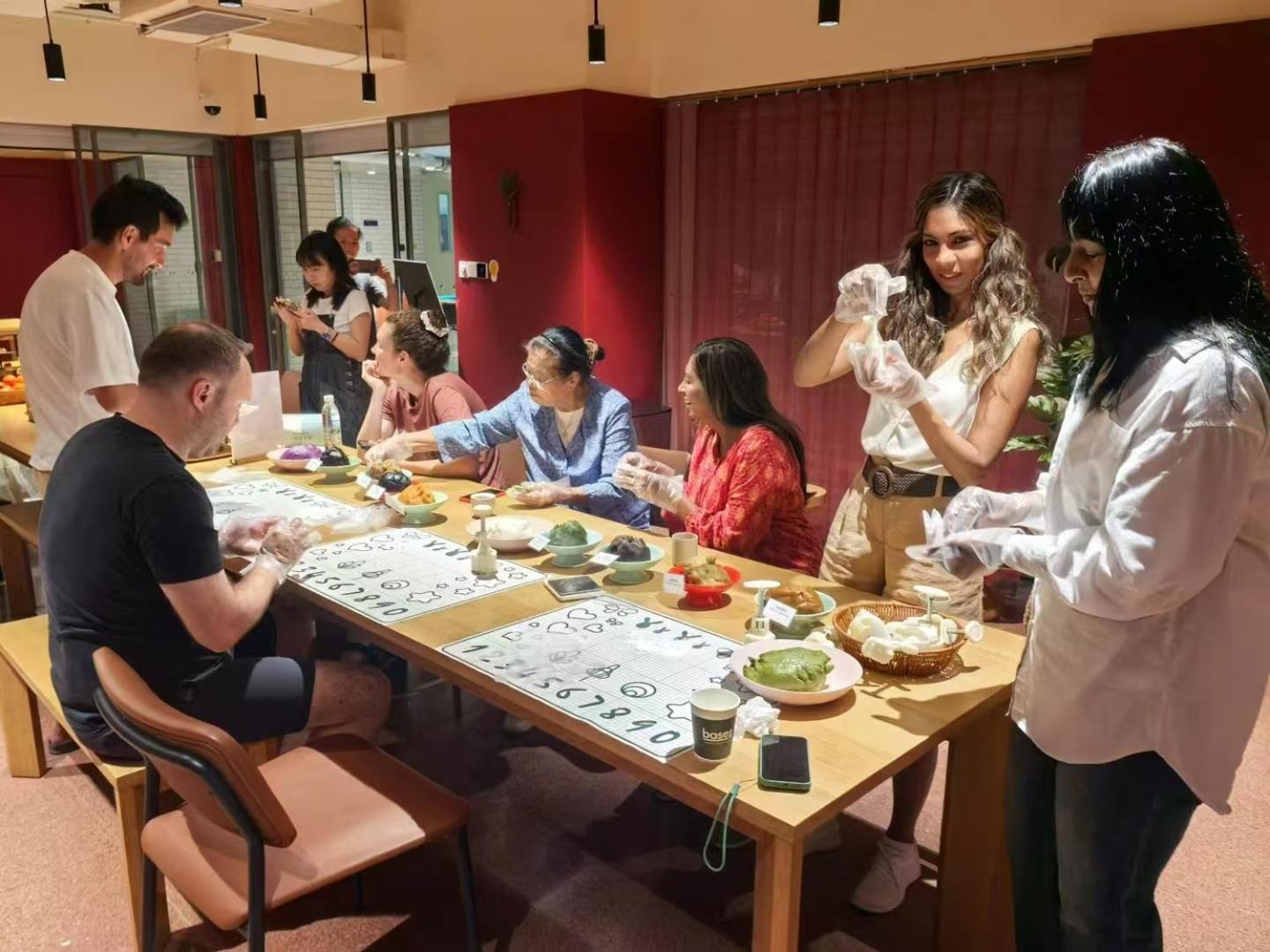 Base-Beijing Wangfujing Serviced Apartment- In Hutong &Bike Rental &Close To Forbidden City, Tian'Anmen Square &Subway Nearby &Free Coffee &Washing Machine,Kitchen &Restaurant Discount &English Speaking &High Speed Free Wifi Экстерьер фото A tea ceremony at the University of Oxford