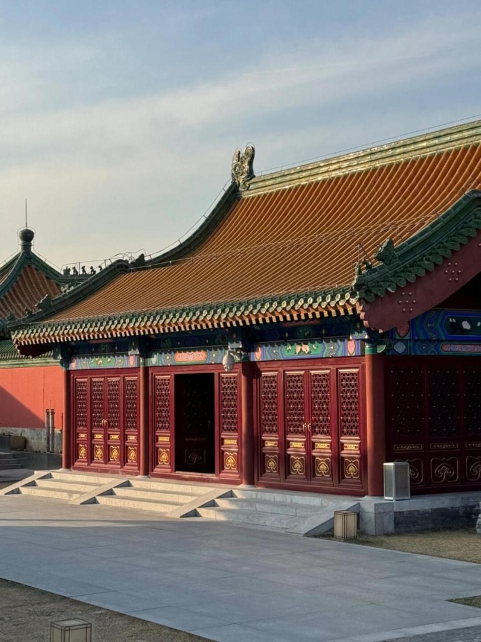 Base-Beijing Wangfujing Serviced Apartment- In Hutong &Bike Rental &Close To Forbidden City, Tian'Anmen Square &Subway Nearby &Free Coffee &Washing Machine,Kitchen &Restaurant Discount &English Speaking &High Speed Free Wifi Экстерьер фото The gate of the temple