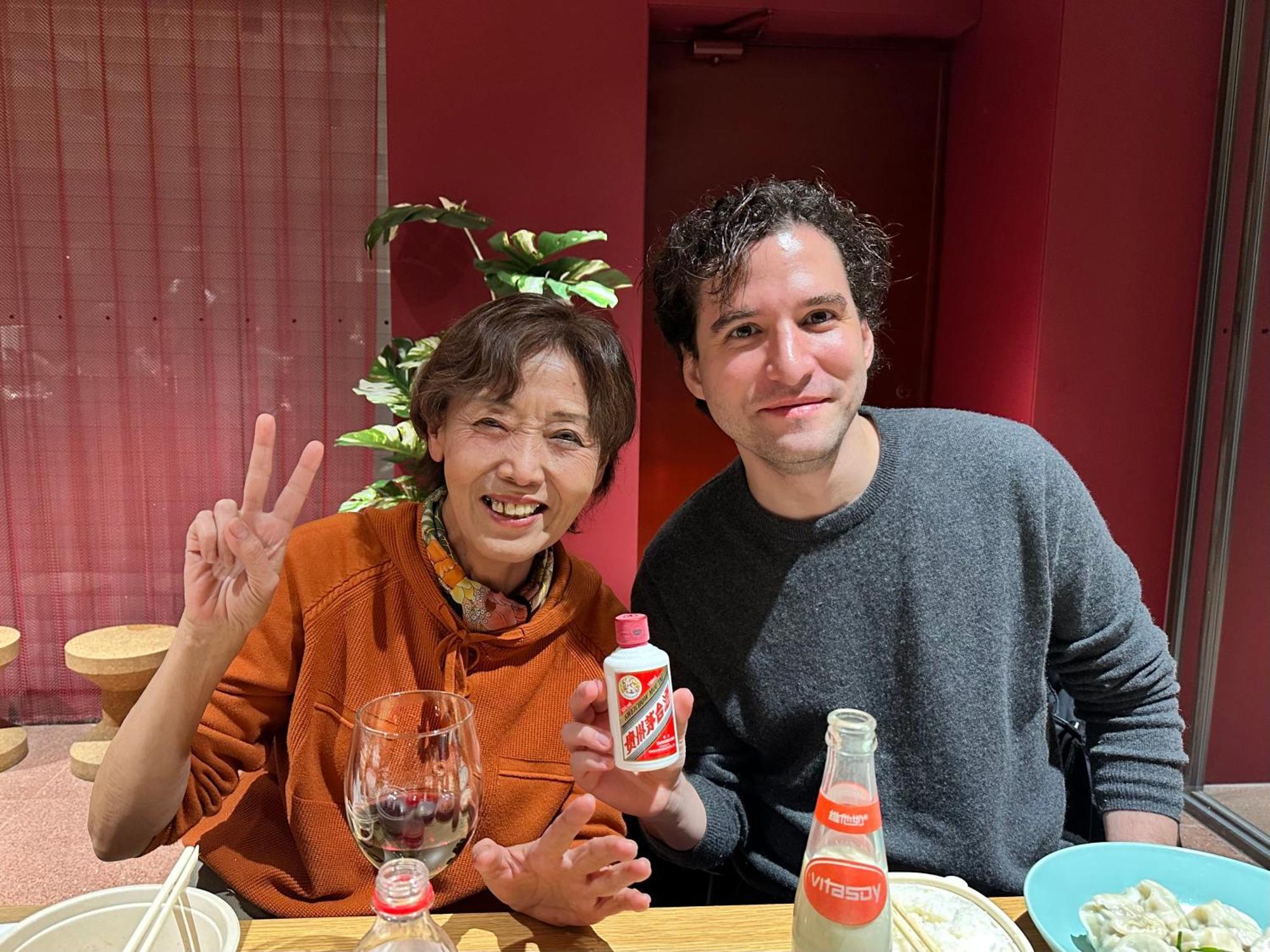 Base-Beijing Wangfujing Serviced Apartment- In Hutong &Bike Rental &Close To Forbidden City, Tian'Anmen Square &Subway Nearby &Free Coffee &Washing Machine,Kitchen &Restaurant Discount &English Speaking &High Speed Free Wifi Экстерьер фото Yoko Kanno and Rob Kaz